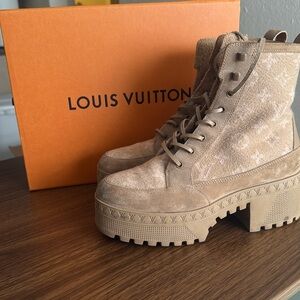 Tan Suede Women's LV ankle boots
